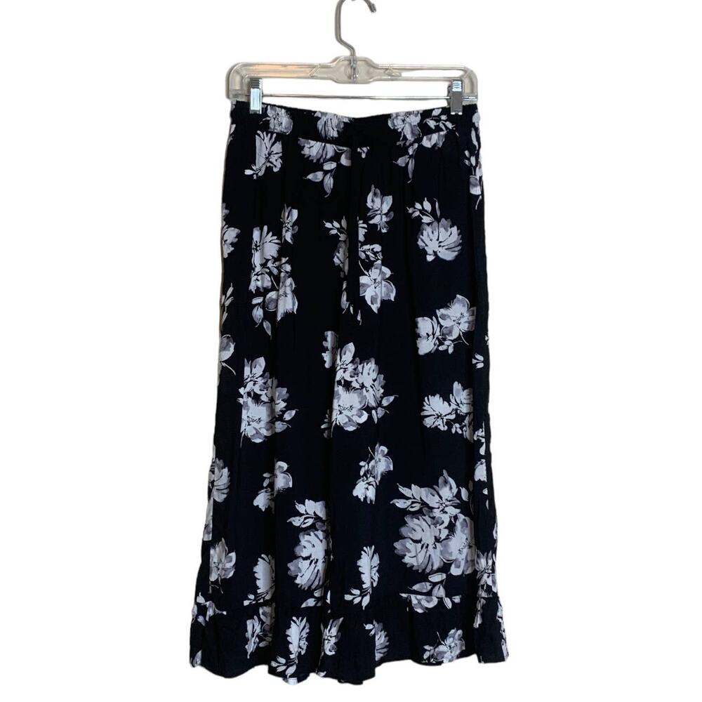 Vera Wang black sheer floral capri pull on pants size small